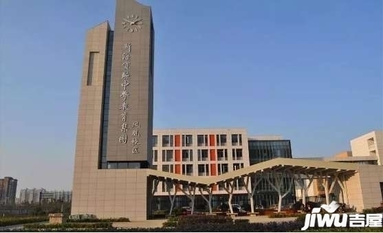 教育示范学校九年一贯制新海实验中学教育集团凤凰校区一个十字路口