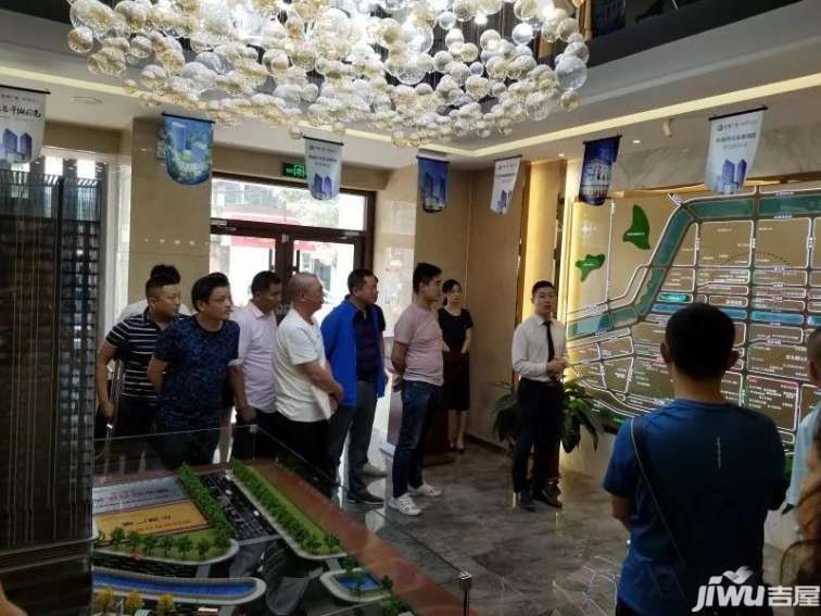 兰州兰州市私营企业商会领导莅临东湖广场参观考察