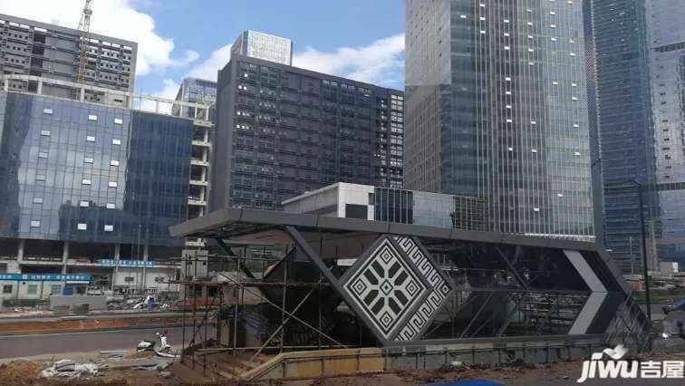 在建中的南宁地铁3号线宋厢路站与项目仅几步之遥,名副其实的地铁口
