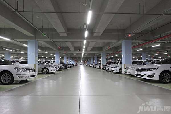 况且,日后有车位的房子更有利于转让,还可提升房屋出售价值.